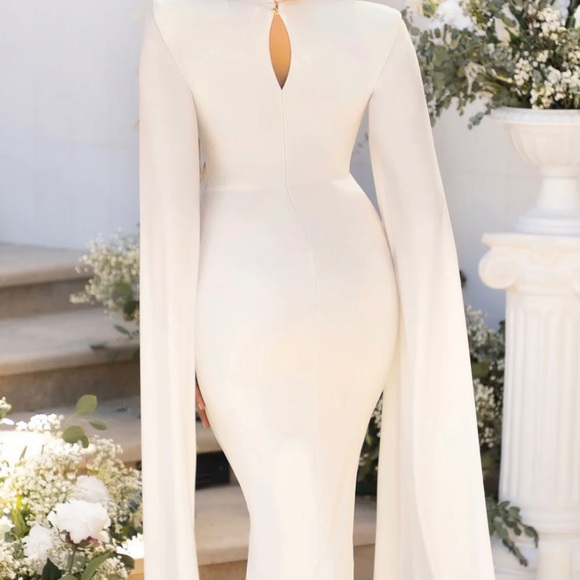 Club London WHITE SQUARE NECK MIDI DRESS WITH CAPE SLEEVES - Picture 2 of 2